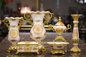 A European style vintage vass for table decorations in luxe.